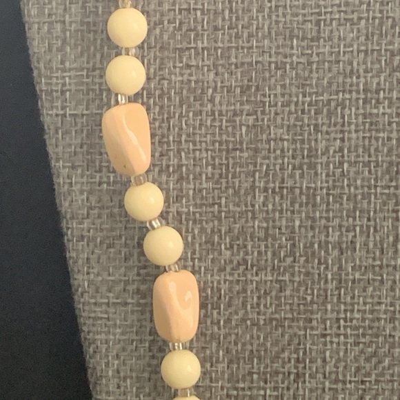 ♥️ Sale 3for$15! Vintage Long Beaded Necklace Light Pink & Cream 34” - Picture 3 of 4